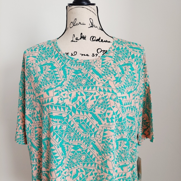 NWT LulaRoe Irma Aztec Geometric Tunic Top Short Sleeve XS - Picture 2 of 8
